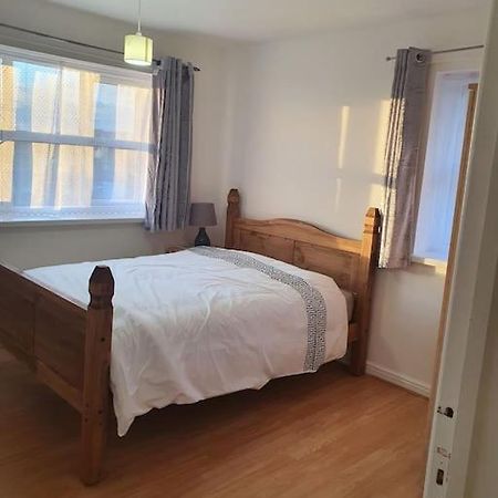 Lovely 2-Bedroom Condo With Indoor Fire Place Λονδίνο Εξωτερικό φωτογραφία