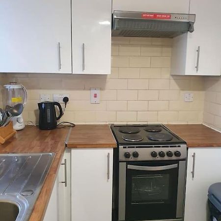 Lovely 2-Bedroom Condo With Indoor Fire Place Λονδίνο Εξωτερικό φωτογραφία