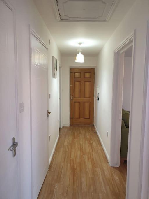 Lovely 2-Bedroom Condo With Indoor Fire Place Λονδίνο Εξωτερικό φωτογραφία