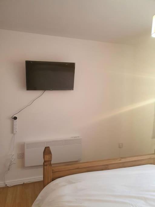 Lovely 2-Bedroom Condo With Indoor Fire Place Λονδίνο Εξωτερικό φωτογραφία