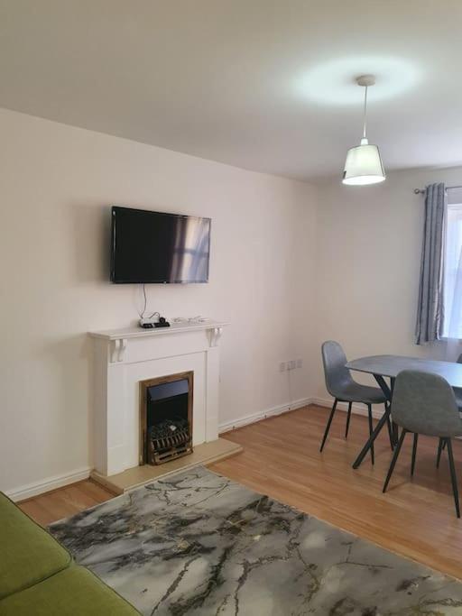 Lovely 2-Bedroom Condo With Indoor Fire Place Λονδίνο Εξωτερικό φωτογραφία