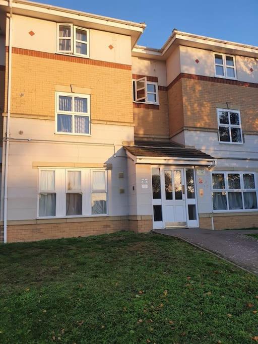 Lovely 2-Bedroom Condo With Indoor Fire Place Λονδίνο Εξωτερικό φωτογραφία