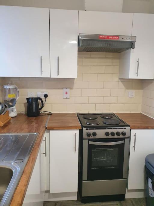 Lovely 2-Bedroom Condo With Indoor Fire Place Λονδίνο Εξωτερικό φωτογραφία