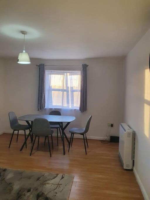 Lovely 2-Bedroom Condo With Indoor Fire Place Λονδίνο Εξωτερικό φωτογραφία